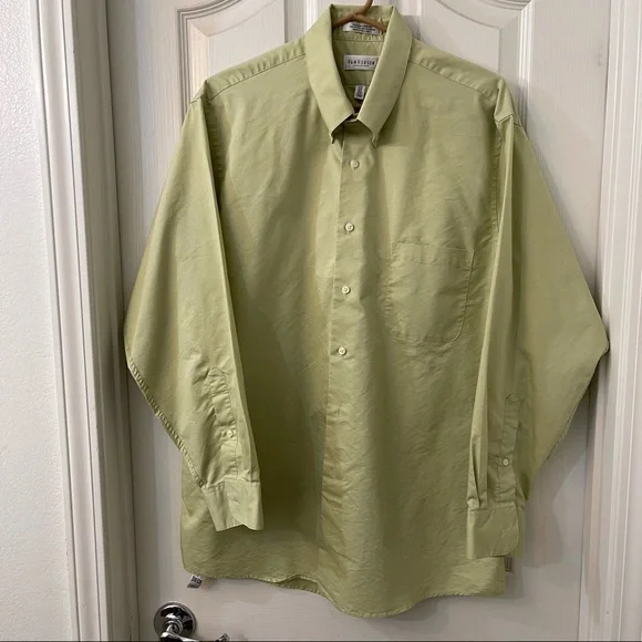 green emerald velvet dress Amazon.com: Van Heusen Men's Regular Fit Flex Collar Shirt, Size 16-34/35,  Blade/green : Clothing, Shoes & Jewelry main image 0